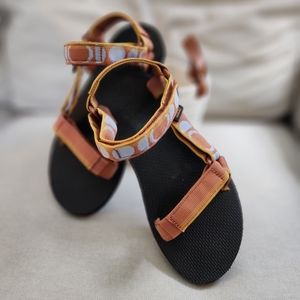 Teva Universal Moon Cycle Print